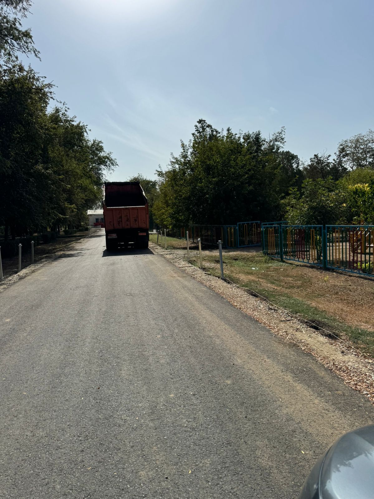 В Ипатовском округе завершается ремонт дороги к поселковой школе.