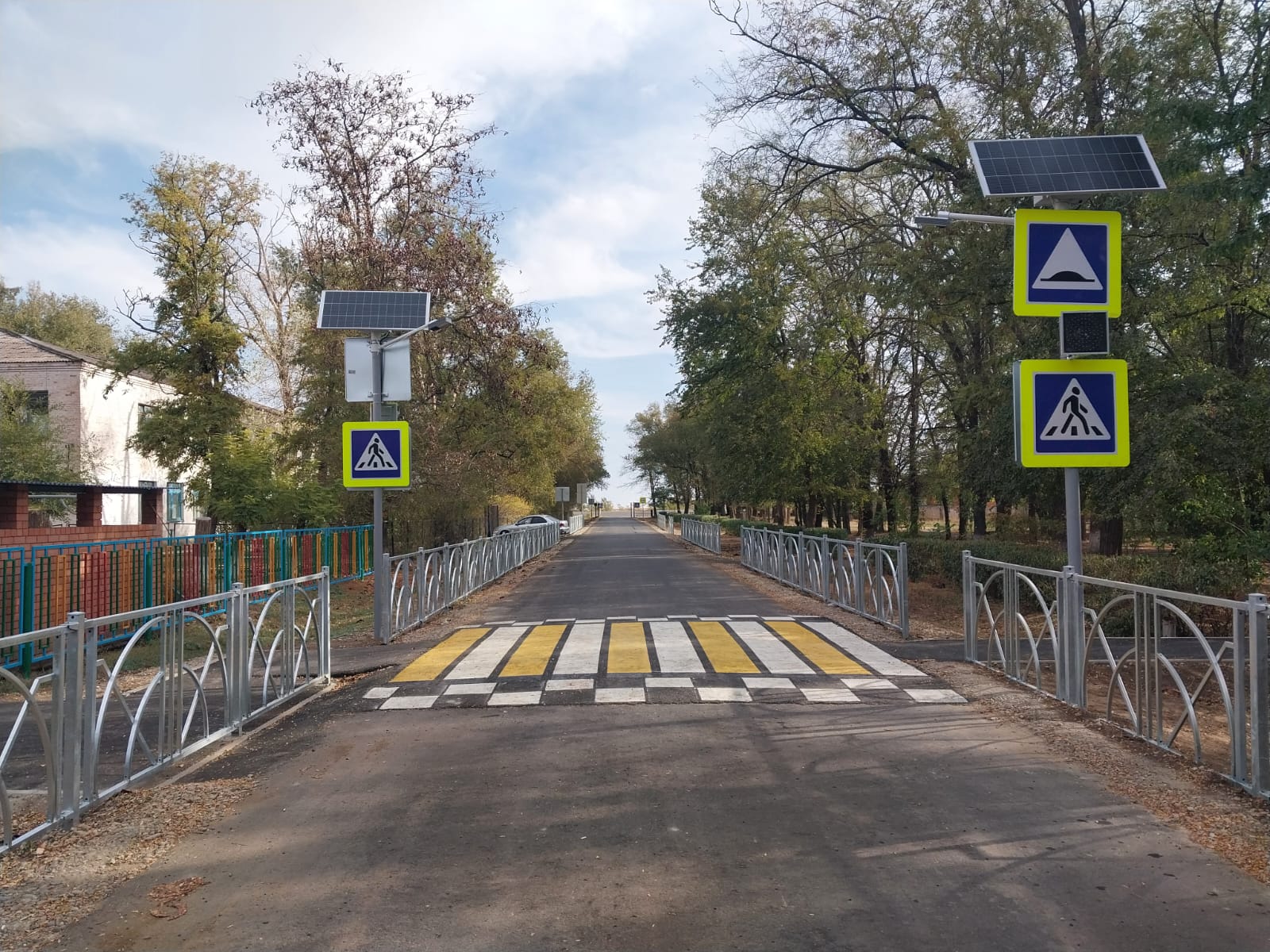 В Ипатовском округе отремонтировали дорогу к поселковой школе.