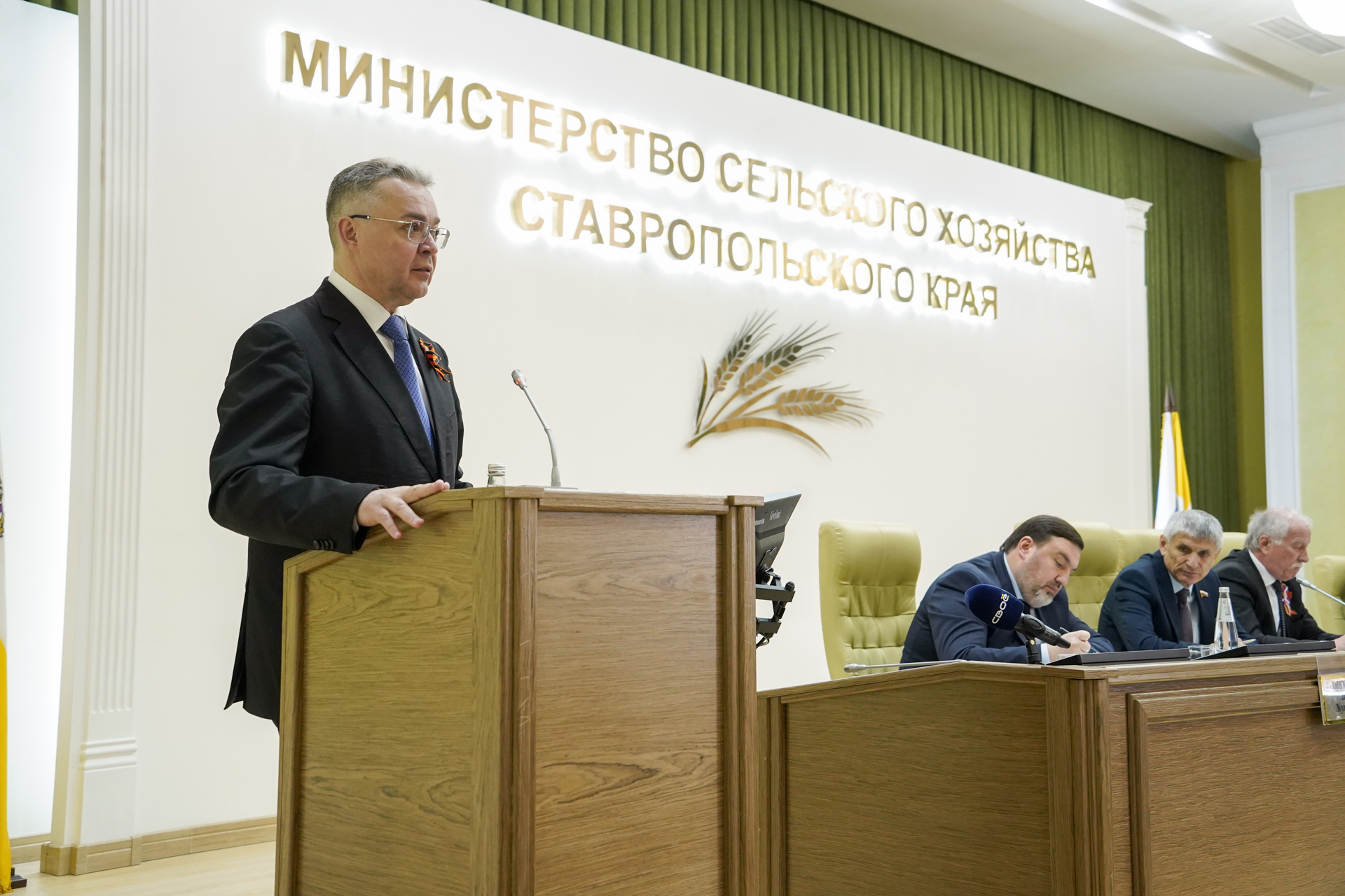 ГУБЕРНАТОР ВЛАДИМИРОВ ПРИНЯЛ УЧАСТИЕ В ЗАСЕДАНИИ ОПЕРШТАБА ПО ПРОВЕДЕНИЮ ПОЛЕВЫХ РАБОТ НА СТАВРОПОЛЬЕ.