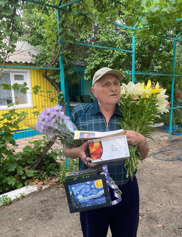 Свой почетный 90-летний юбилей отметил ветеран труда, житель с. Октябрьское П.П. Исаенко.