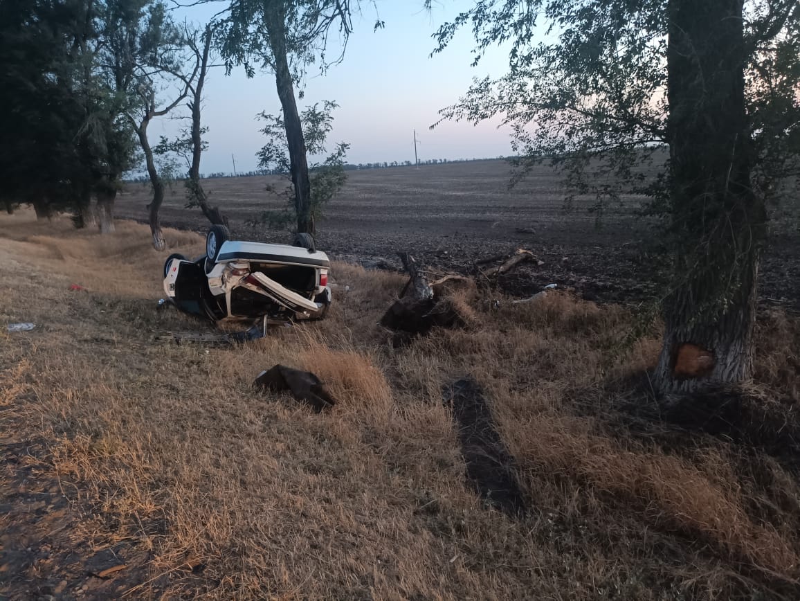 В  Ипатовском округе нарушение безопасного скоростного режима привело к опрокидыванию автомобиля, пострадал пассажир..