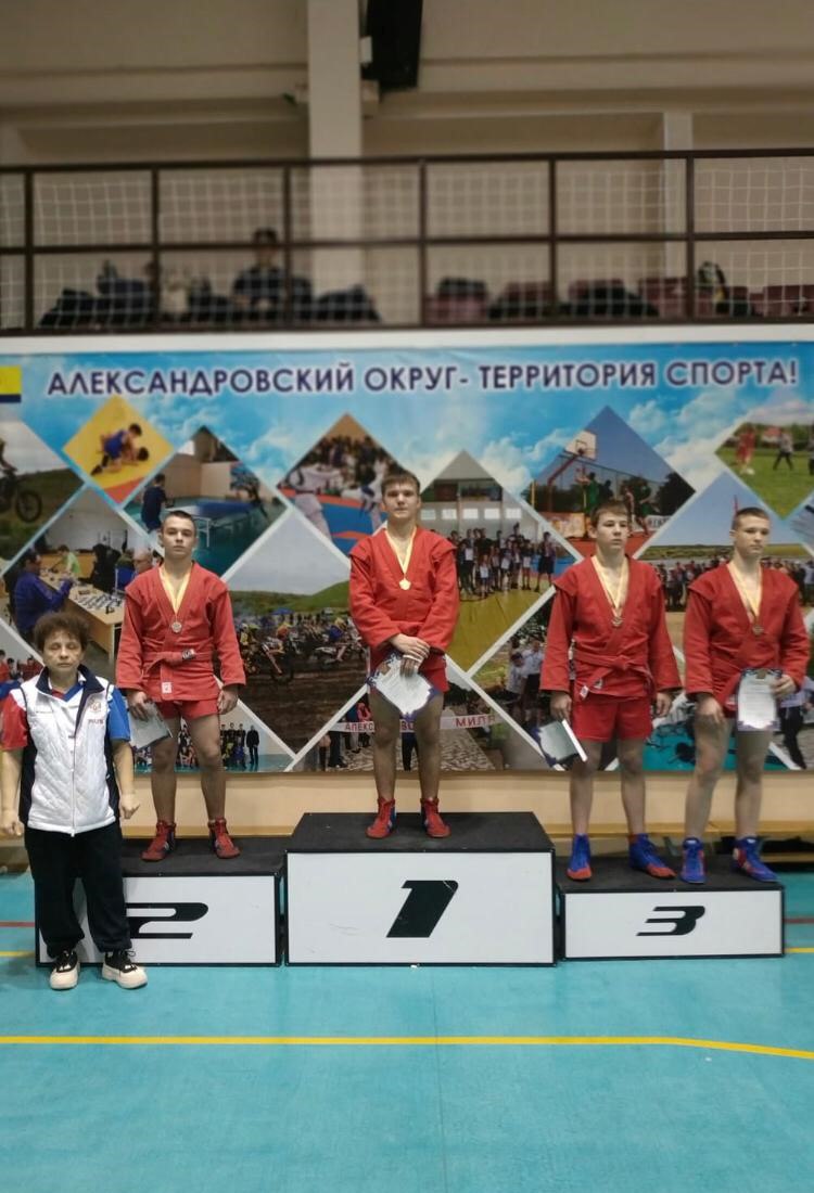 В селе Александровском прошло первенство края по борьбе самбо среди юношей и девушек.