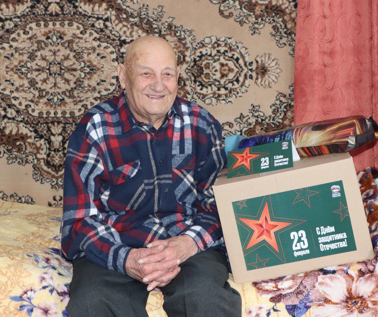 С Днём защитника Отечества поздравили Ивана Алексеевича Удовиченко.