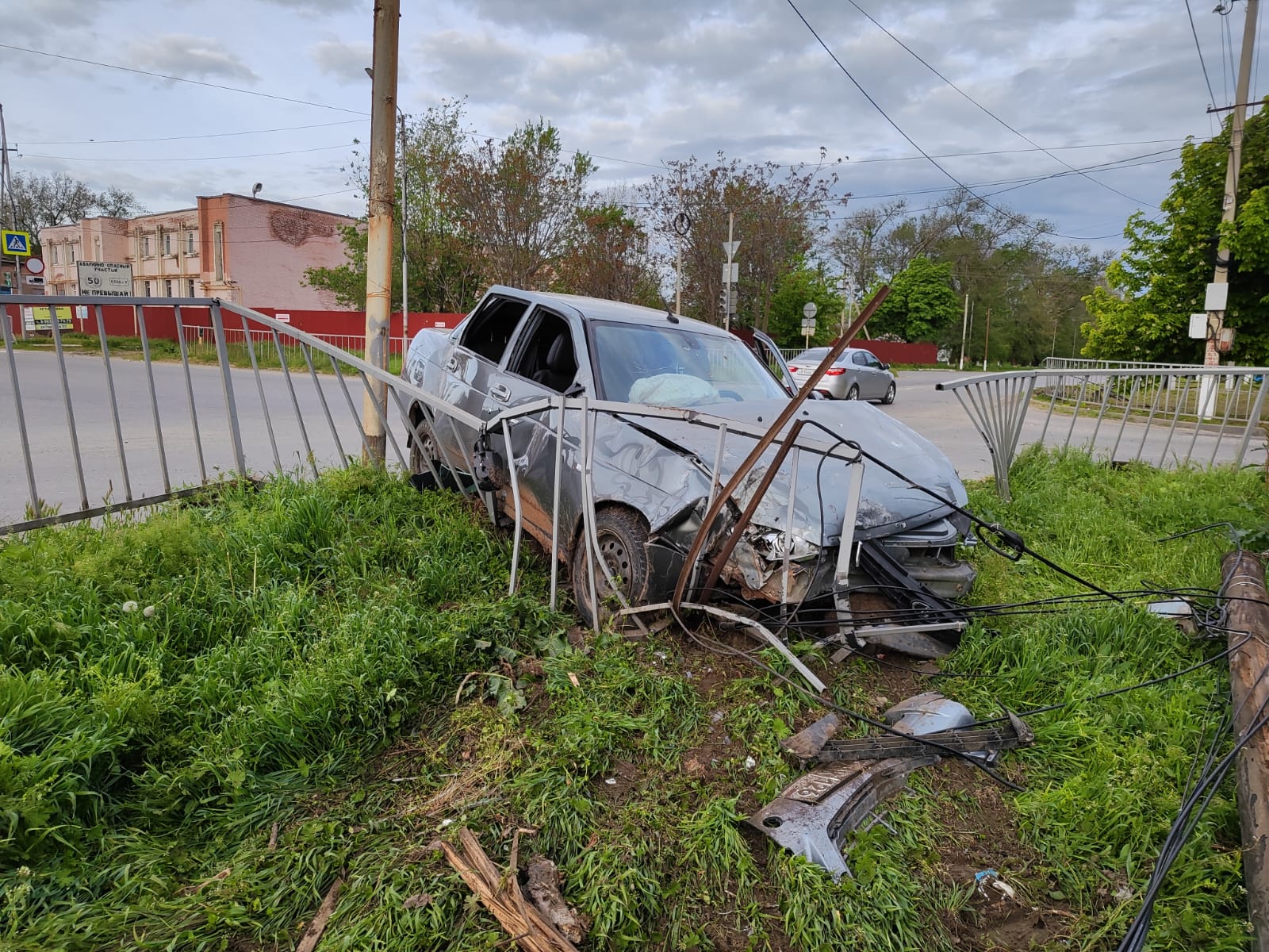 В Ипатово не безопасная скорость движения стала причиной автоаварии, пострадали 2 человека.