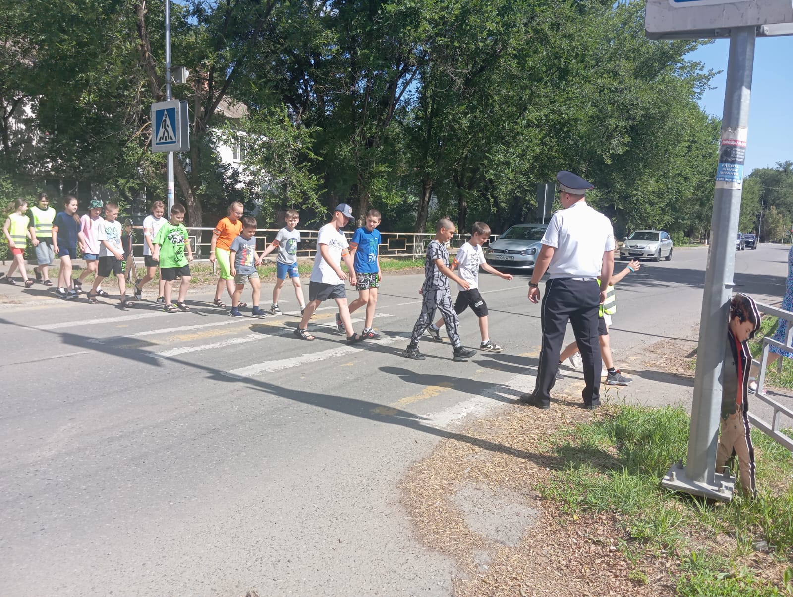 В период летних каникул автоинспекторы  проводят профилактические беседы в пришкольных лагерях Ипатовского округа.