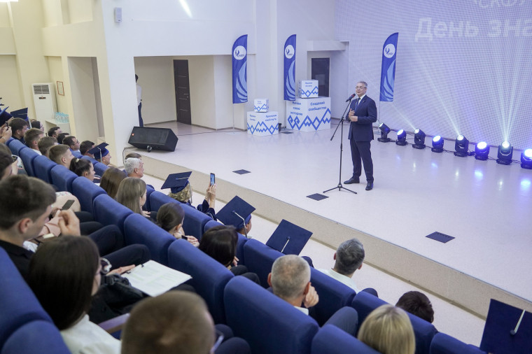 ГУБЕРНАТОР СТАВРОПОЛЬЯ В ДЕНЬ ЗНАНИЙ ВРУЧИЛ СТУДЕНЧЕСКИЕ БИЛЕТЫ ДЕТЯМ УЧАСТНИКОВ СВО. ГУБЕРНАТОР СТАВРОПОЛЬЯ В ДЕНЬ ЗНАНИЙ ВРУЧИЛ СТУДЕНЧЕСКИЕ БИЛЕТЫ ДЕТЯМ УЧАСТНИКОВ СВО.