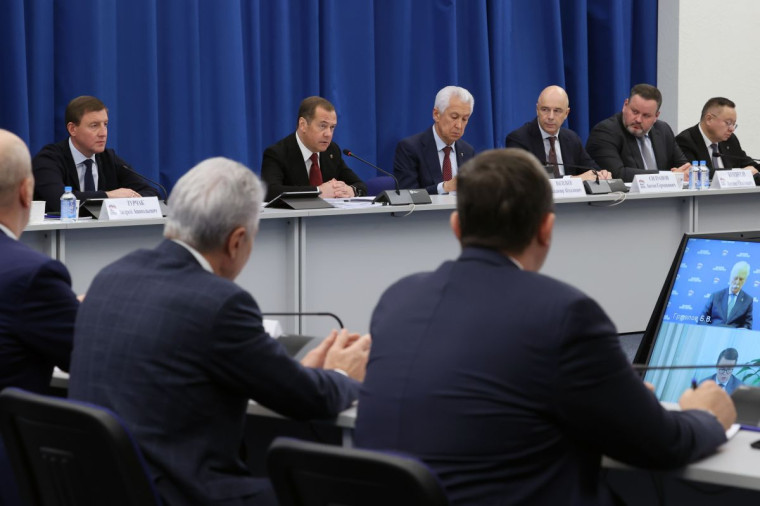 «Единая Россия» предлагает увеличить финансирование на развитие села на 26,5 миллиардов рублей. «Единая Россия» предлагает увеличить финансирование на развитие села на 26,5 миллиардов рублей.