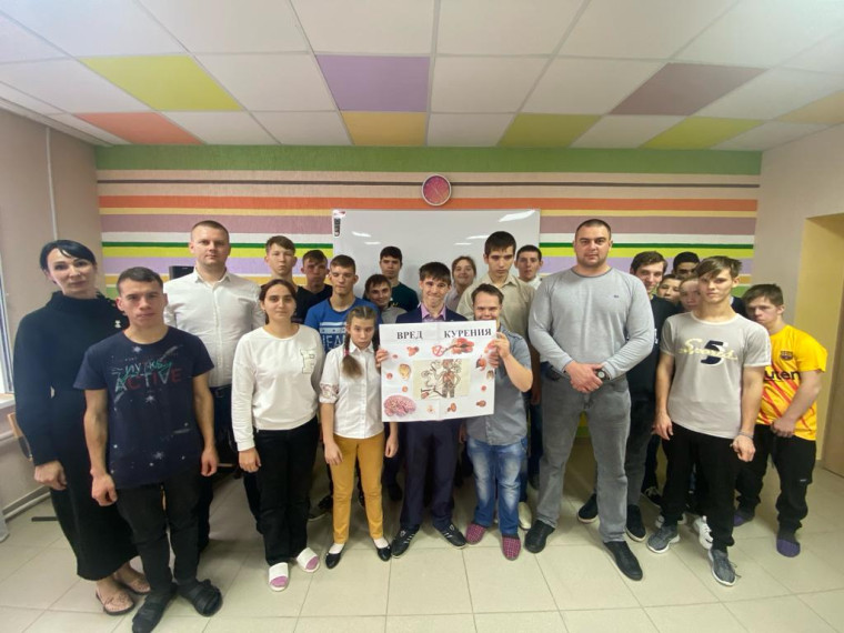 Сотрудники ОМВД «Ипатовский» провели профилактическую беседу на тему «О вреде употребления алкоголя, наркотиков и курения». Сотрудники ОМВД «Ипатовский» провели профилактическую беседу на тему «О вреде употребления алкоголя, наркотиков и курения».