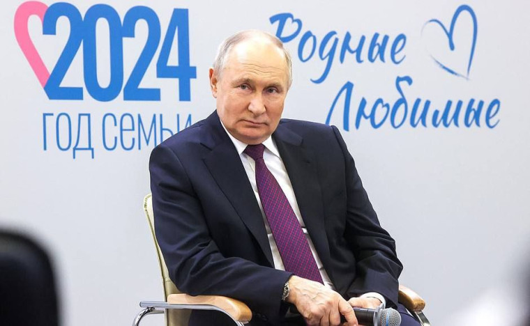 Сегодня Президент встретился с участниками Всероссийского семейного форума «Родные – любимые». Сегодня Президент встретился с участниками Всероссийского семейного форума «Родные – любимые».
