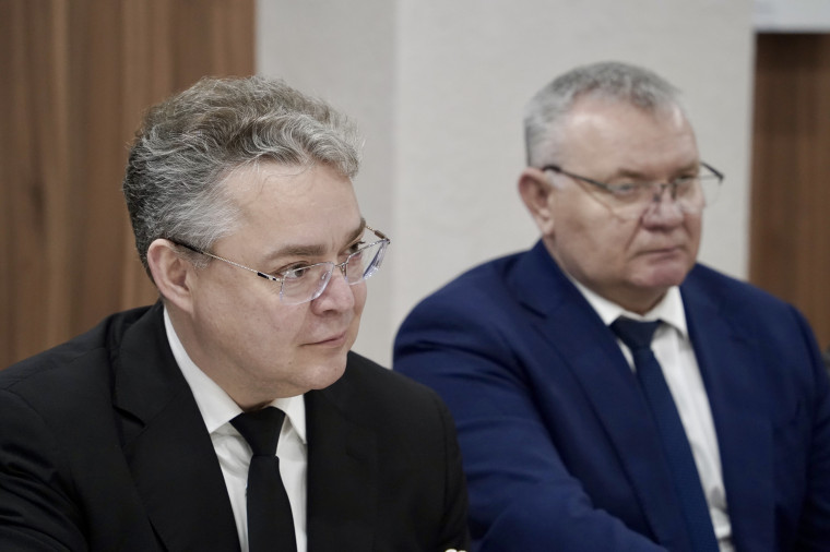 ГУБЕРНАТОР ВЛАДИМИРОВ ВСТРЕТИЛСЯ С СЕМЬЯМИ ПОГИБШИХ УЧАСТНИКОВ СВО. ГУБЕРНАТОР ВЛАДИМИРОВ ВСТРЕТИЛСЯ С СЕМЬЯМИ ПОГИБШИХ УЧАСТНИКОВ СВО.