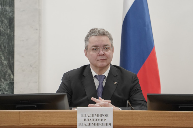 ВЛАДИМИР ВЛАДИМИРОВ ВРУЧИЛ НАГРАДЫ КРАЕВЫМ УЧЕНЫМ. ВЛАДИМИР ВЛАДИМИРОВ ВРУЧИЛ НАГРАДЫ КРАЕВЫМ УЧЕНЫМ.