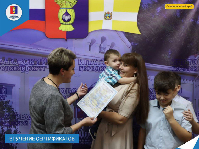 В нашем округе официально стартовал Год семьи, объявленный Президентом России. В нашем округе официально стартовал Год семьи, объявленный Президентом России.