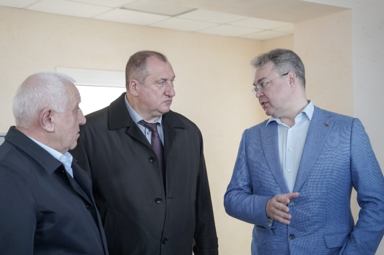 ГУБЕРНАТОР ВЛАДИМИРОВ ПОРУЧИЛ РАЗРАБОТАТЬ МЕХАНИЗМ ОБЕСПЕЧЕНИЯ СЕЛЬСКИХ ВРАЧЕЙ СЛУЖЕБНЫМ ЖИЛЬЕМ. ГУБЕРНАТОР ВЛАДИМИРОВ ПОРУЧИЛ РАЗРАБОТАТЬ МЕХАНИЗМ ОБЕСПЕЧЕНИЯ СЕЛЬСКИХ ВРАЧЕЙ СЛУЖЕБНЫМ ЖИЛЬЕМ.