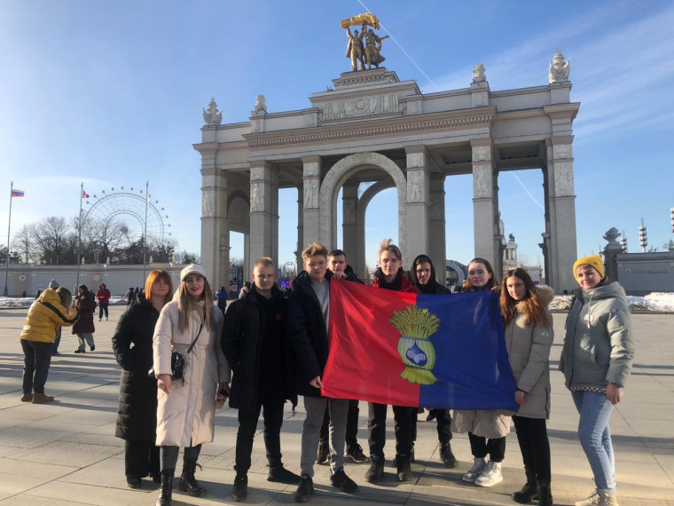 Молодёжь Ипатовского округа посетила международную выставку «Россия». Молодёжь Ипатовского округа посетила международную выставку «Россия».
