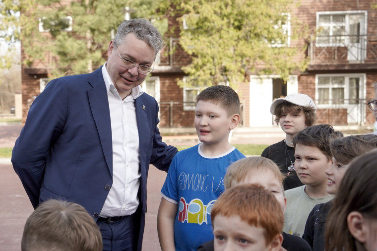 ГУБЕРНАТОР ВЛАДИМИРОВ ВСТРЕТИЛСЯ С БЕЛГОРОДЦАМИ, ПРИЕХАВШИМИ НА СТАВРОПОЛЬЕ. ГУБЕРНАТОР ВЛАДИМИРОВ ВСТРЕТИЛСЯ С БЕЛГОРОДЦАМИ, ПРИЕХАВШИМИ НА СТАВРОПОЛЬЕ.