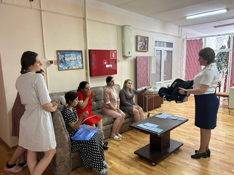 Тренинг по правилам перевозки детей в родильном отделении Ипатовской больницы. Тренинг по правилам перевозки детей в родильном отделении Ипатовской больницы.