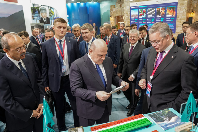 ГУБЕРНАТОР СТАВРОПОЛЬЯ ПРЕДСТАВИЛ ПРЕМЬЕР-МИНИСТРУ РФ СТЕНД КРАЯ НА КАВКАЗСКОМ ИНВЕСТИЦИОННОМ ФОРУМЕ. ГУБЕРНАТОР СТАВРОПОЛЬЯ ПРЕДСТАВИЛ ПРЕМЬЕР-МИНИСТРУ РФ СТЕНД КРАЯ НА КАВКАЗСКОМ ИНВЕСТИЦИОННОМ ФОРУМЕ.