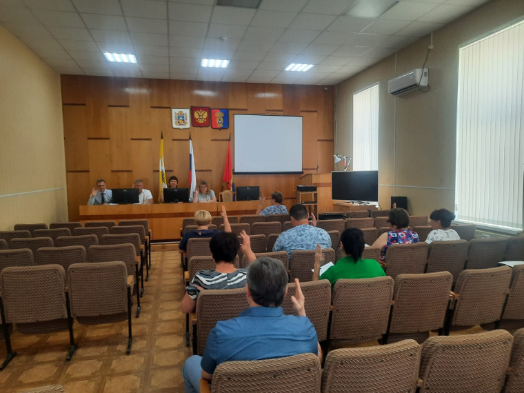 В зале заседаний администрации Ипатовского муниципального округа Ставропольского края состоялось заседание трехсторонней комиссии по регулированию социально – трудовых отношений. В зале заседаний администрации Ипатовского муниципального округа Ставропольского края состоялось заседание трехсторонней комиссии по регулированию социально – трудовых отношений.