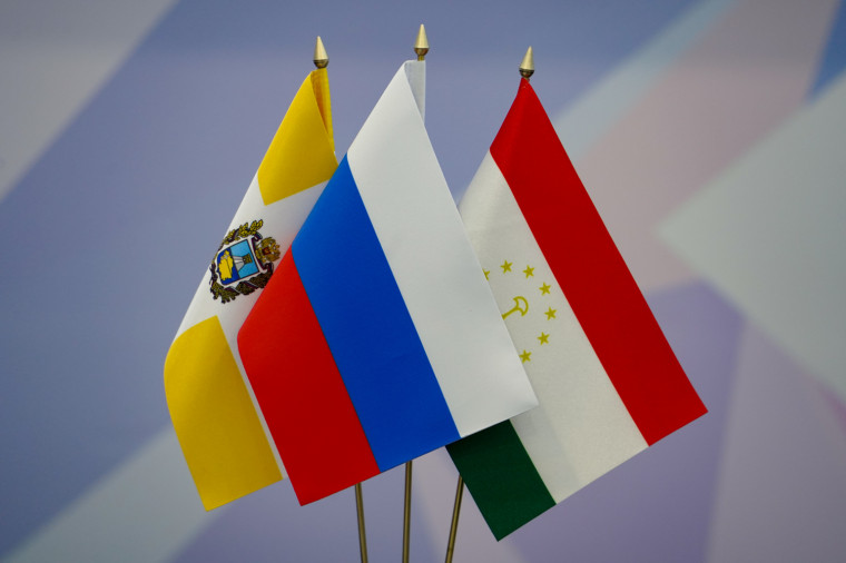 ГУБЕРНАТОР СТАВРОПОЛЬЯ И ПОСОЛ ТАДЖИКИСТАНА В РФ НА КАВКАЗСКОЙ ИНВЕСТВЫСТАВКЕ ДОГОВОРИЛИСЬ ОБ ОБМЕНЕ БИЗНЕС-МИССИЯМИ МЕЖДУ РЕСПУБЛИКОЙ И РЕГИОНОМ. ГУБЕРНАТОР СТАВРОПОЛЬЯ И ПОСОЛ ТАДЖИКИСТАНА В РФ НА КАВКАЗСКОЙ ИНВЕСТВЫСТАВКЕ ДОГОВОРИЛИСЬ ОБ ОБМЕНЕ БИЗНЕС-МИССИЯМИ МЕЖДУ РЕСПУБЛИКОЙ И РЕГИОНОМ.
