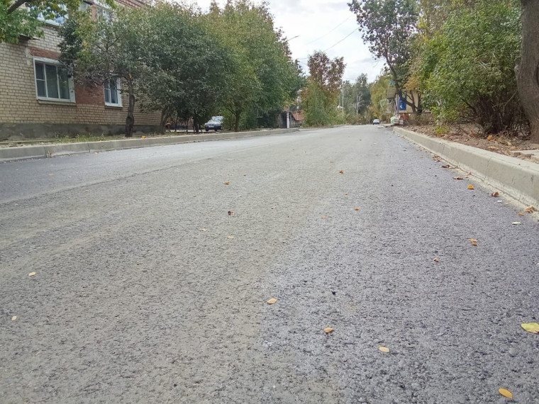В Ипатово отремонтировали три дорожных участка. В Ипатово отремонтировали три дорожных участка.