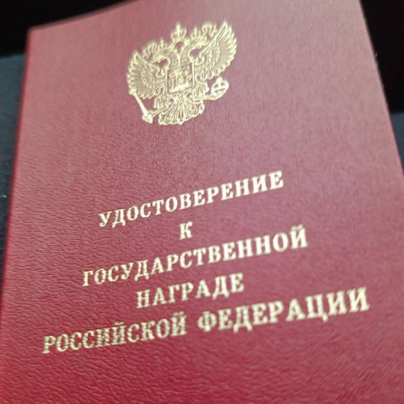 Участник специальной военной операции Виктор Ф. из села Октябрьского удостоен «Медали Жукова». Участник специальной военной операции Виктор Ф. из села Октябрьского удостоен «Медали Жукова».